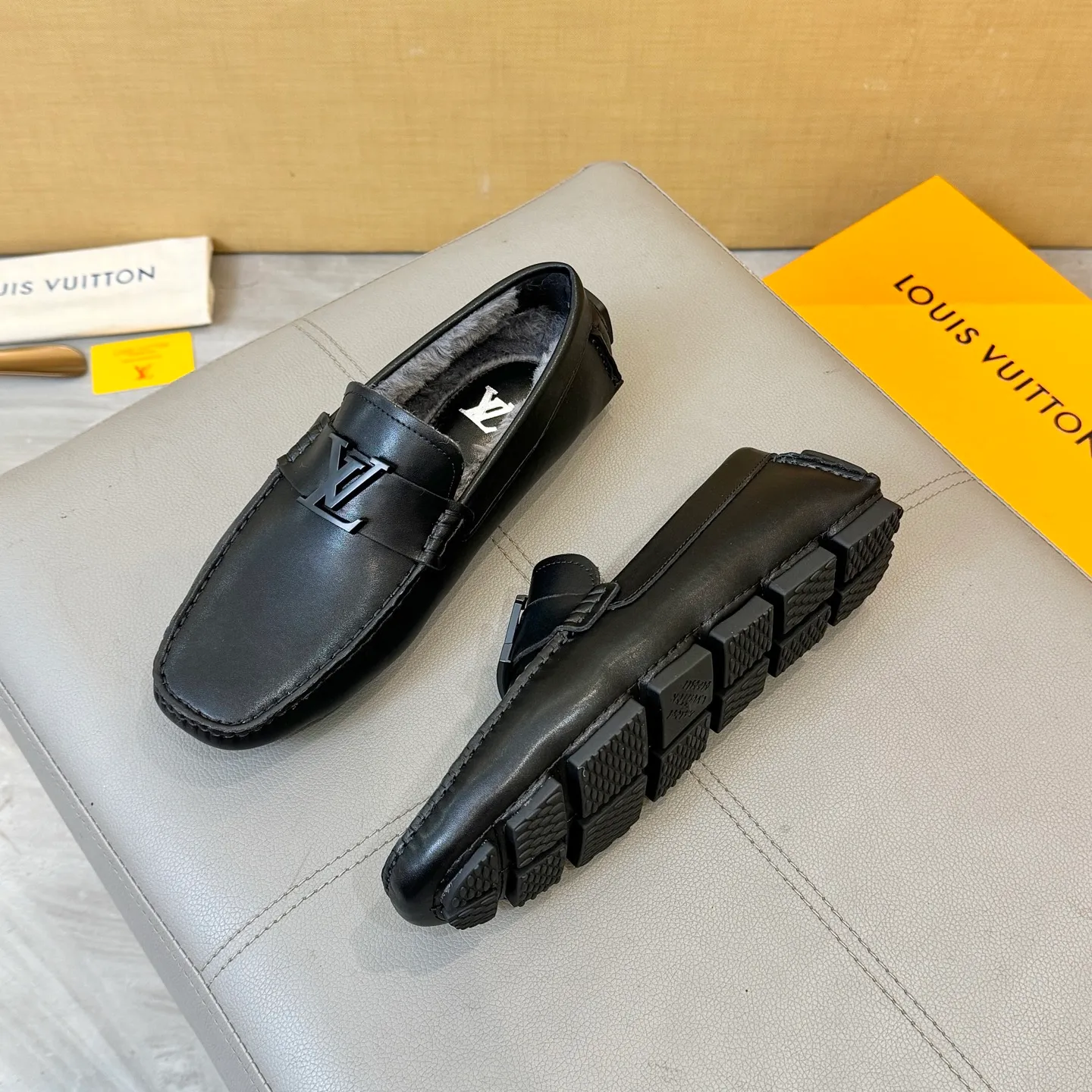Factory price: 460💰【LV】Autumn and winter style fur integrated 2025 men's beanie shoes (top version on the market) calfskin ➕real wool lining original packaging. Size: 38-45